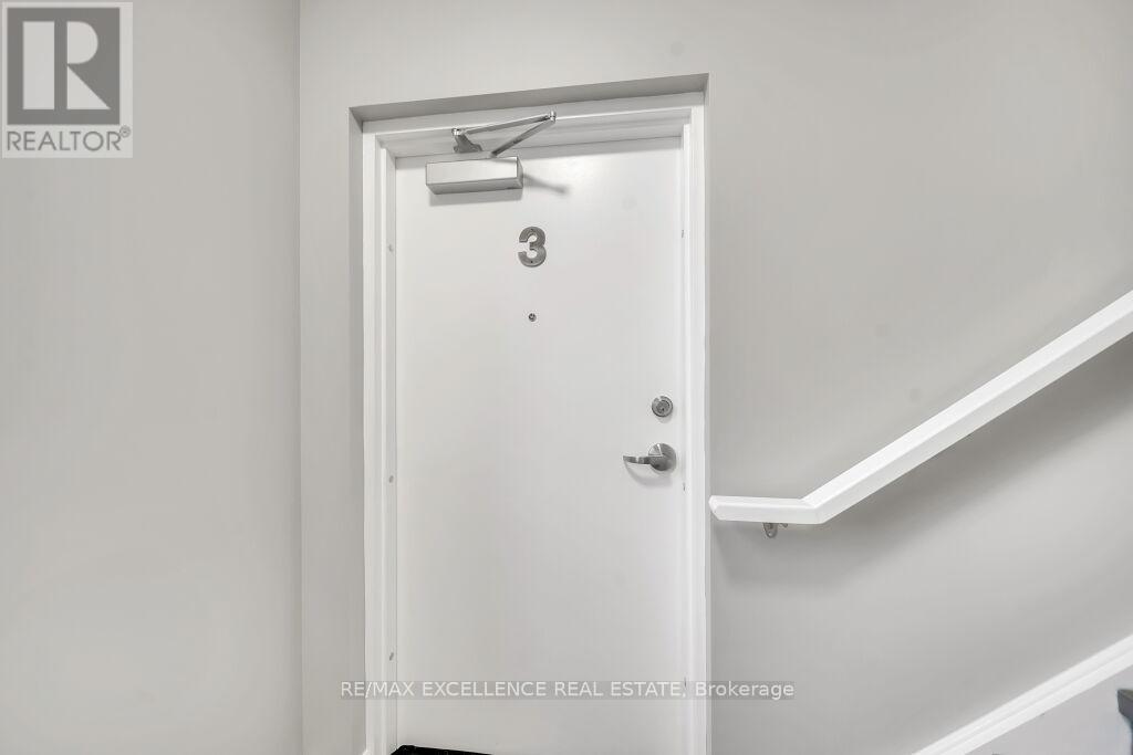 #3 20 MURRAY COURT - 2