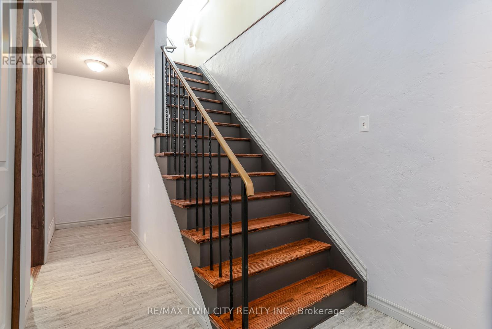 162 PARKSIDE DRIVE E - Image 22