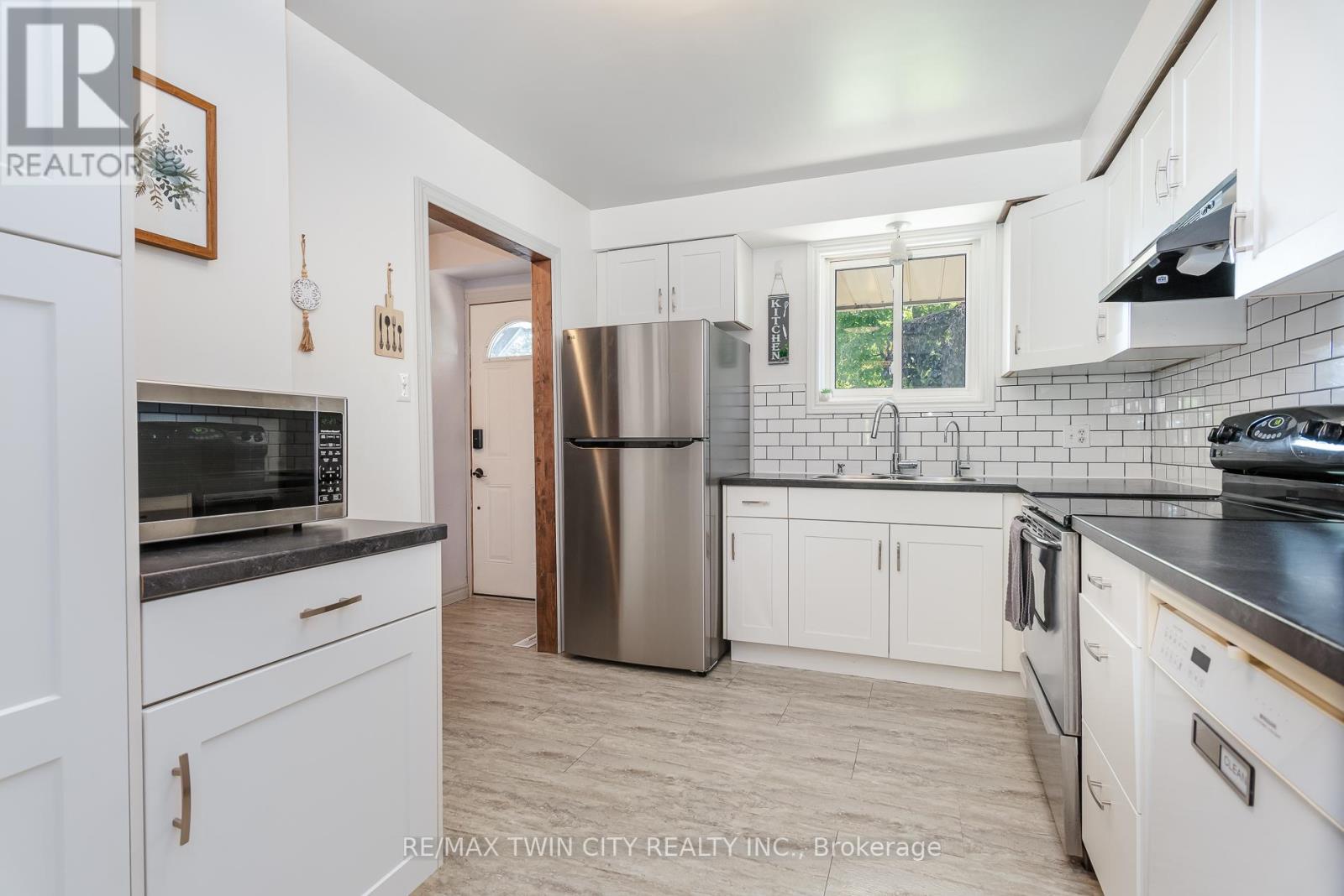 162 PARKSIDE DRIVE E - Image 36