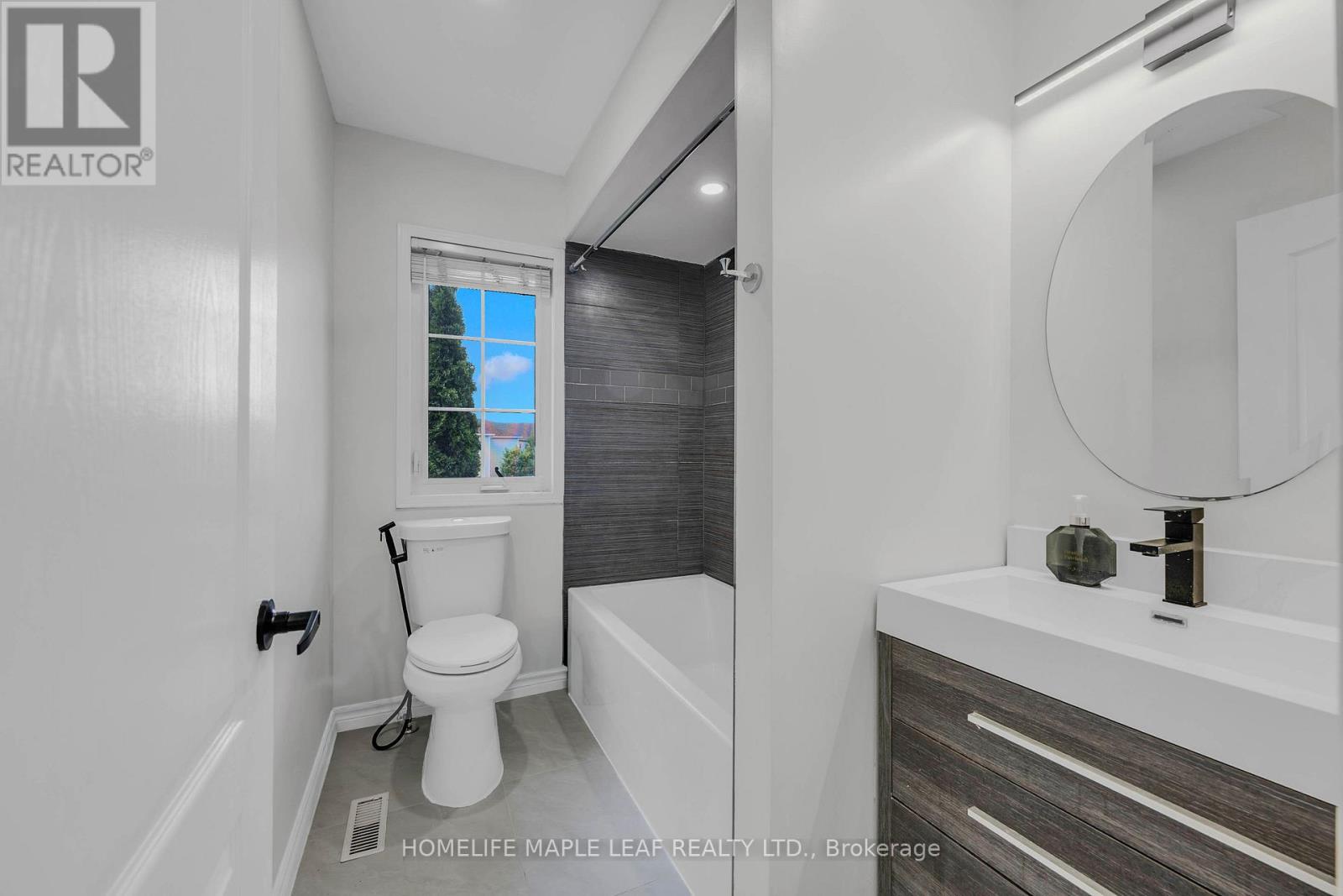 191 STIRLING MACGREGOR DRIVE - 23