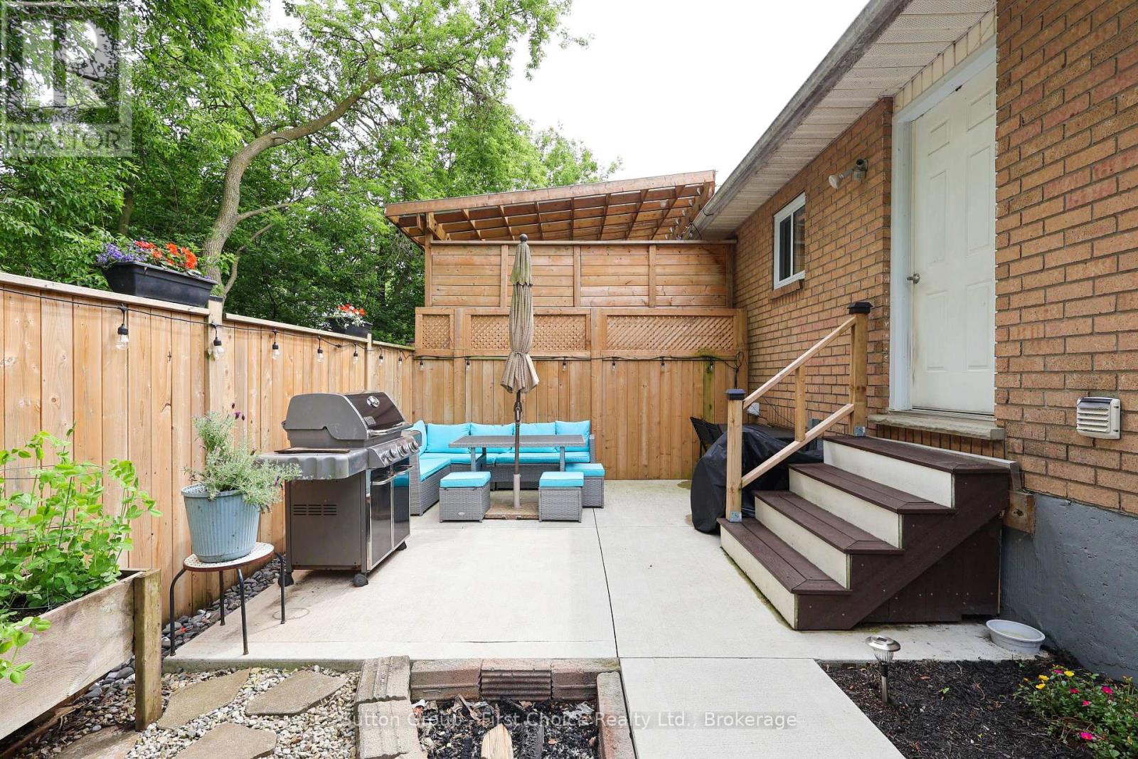 #B 129 MITCHELL COURT E - 32
