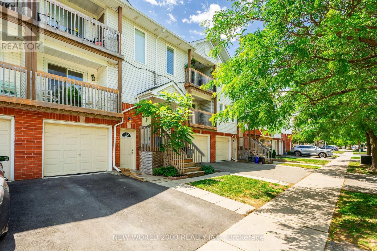 #58 58 STEWART MACLAREN ROAD - 30