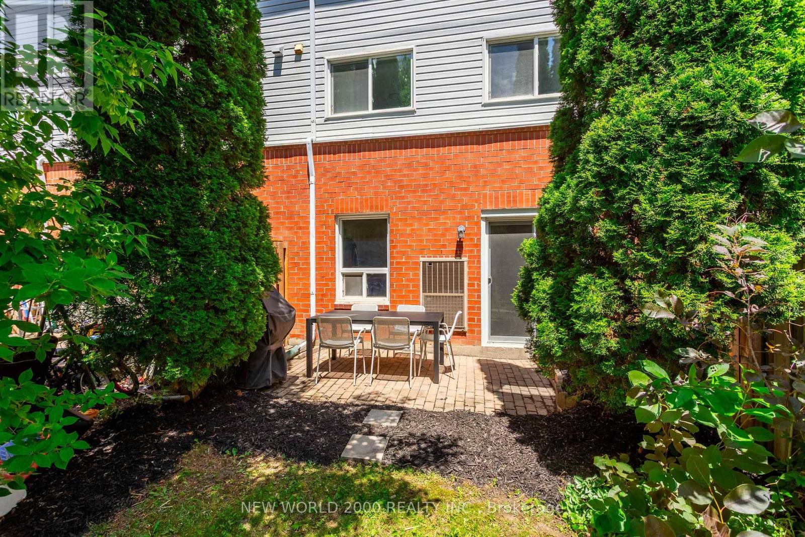 #58 58 STEWART MACLAREN ROAD - 26