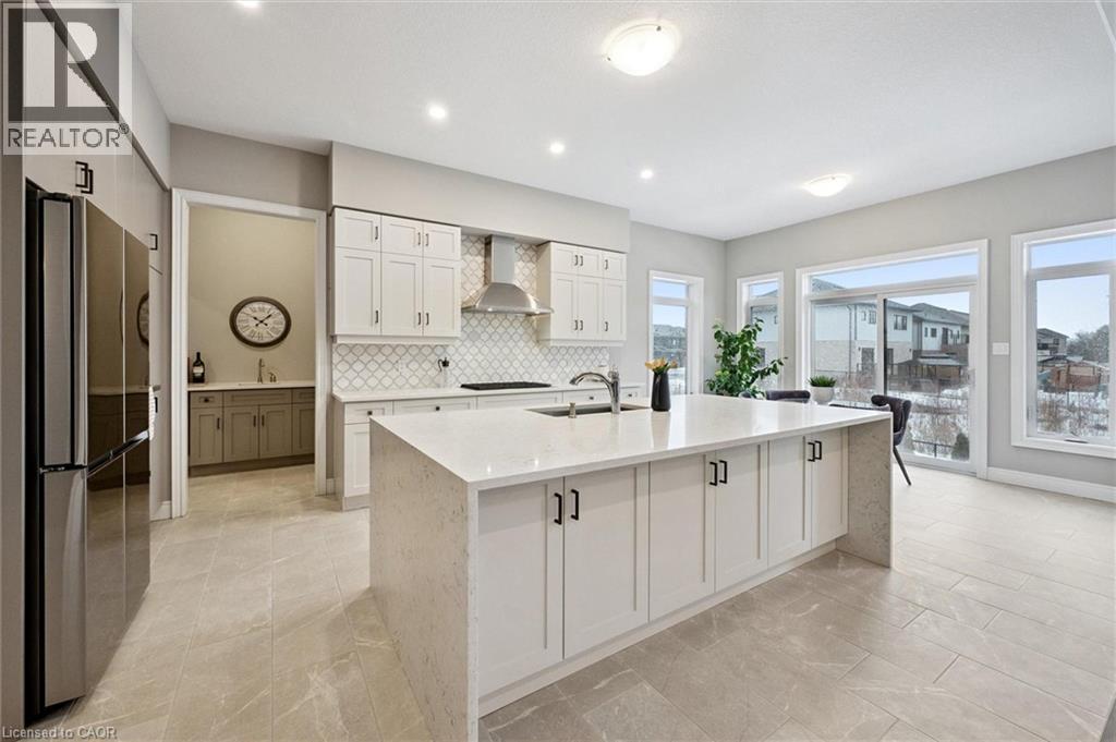 187 AMBROUS Crescent - 3