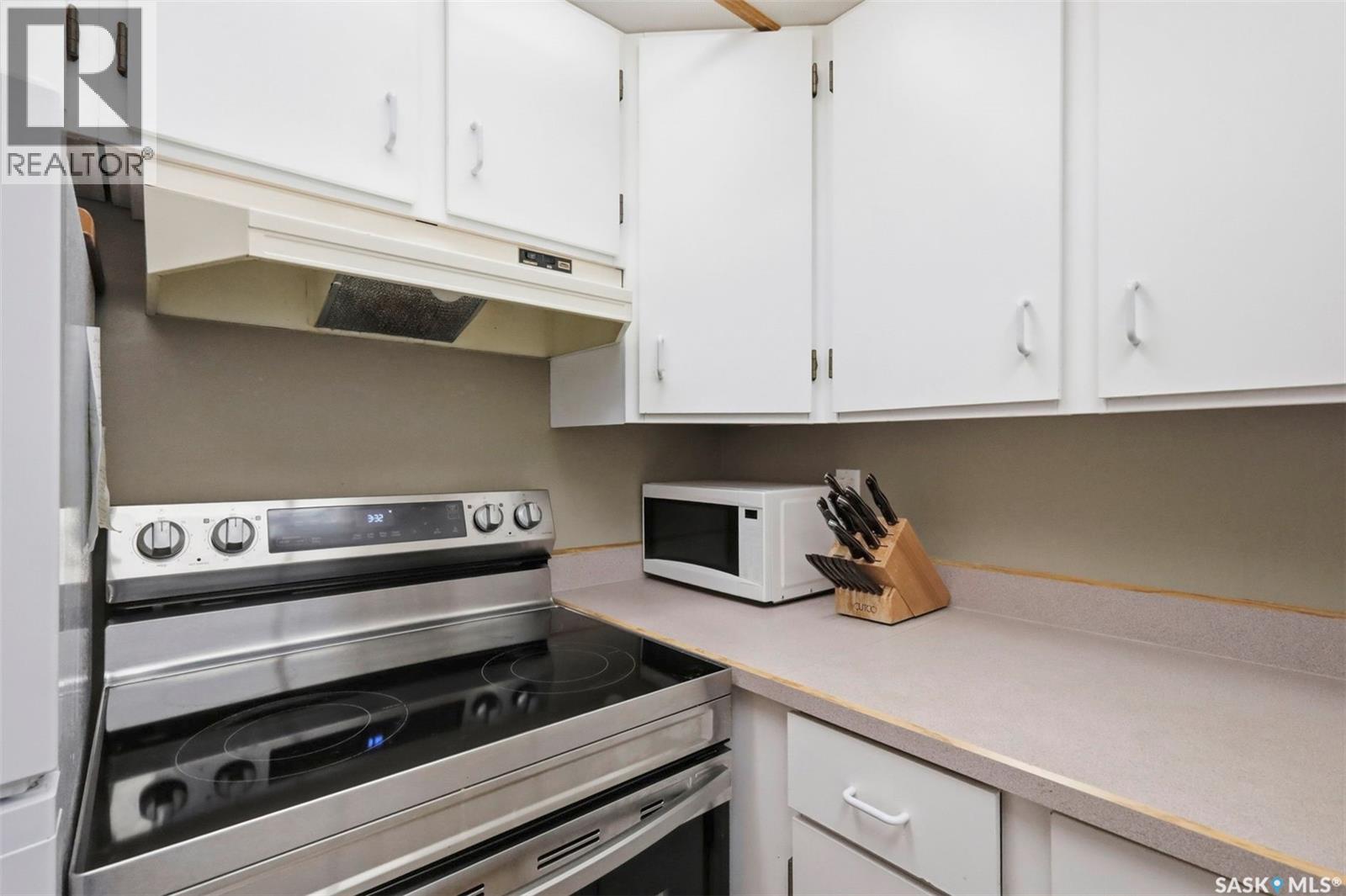 214 114 Clarence AVENUE S — photo 15