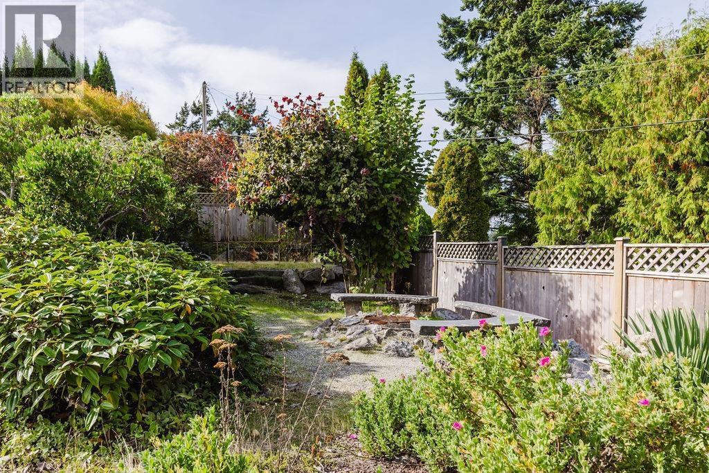 5620 MINTIE ROAD, Halfmoon Bay