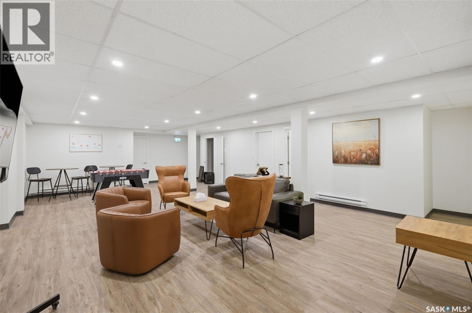 214 114 Clarence AVENUE S — photo 40