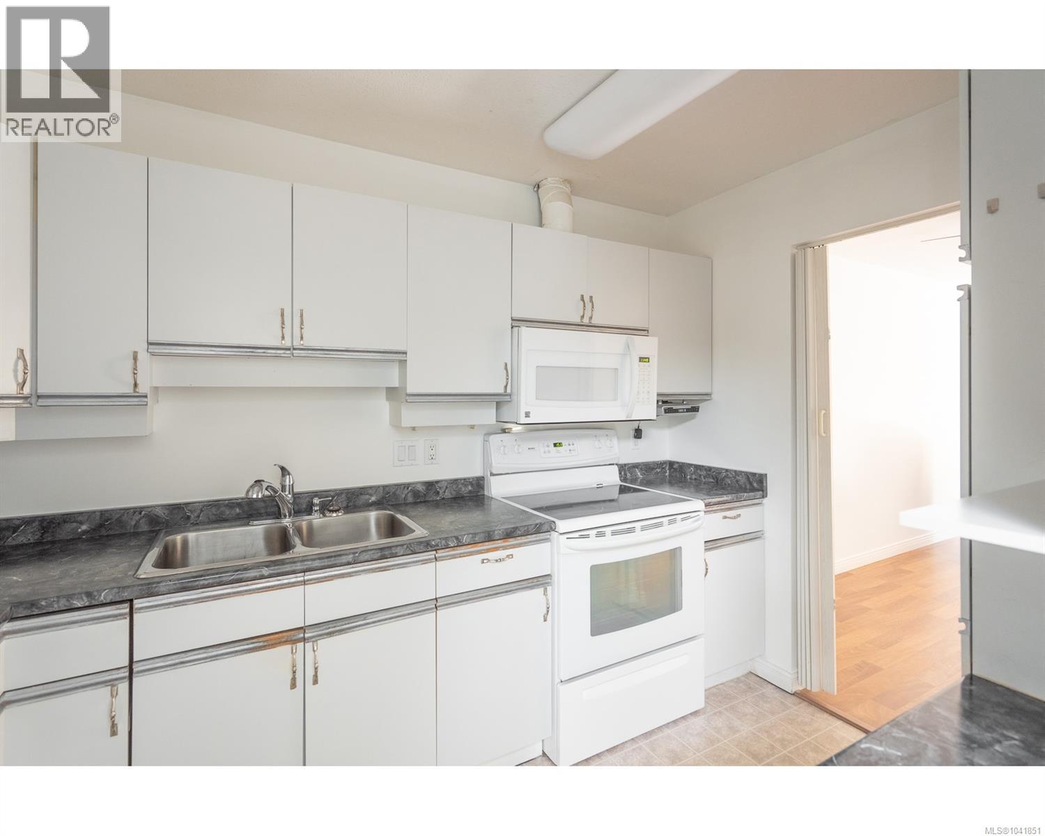 #20 450 Bay Ave - 13