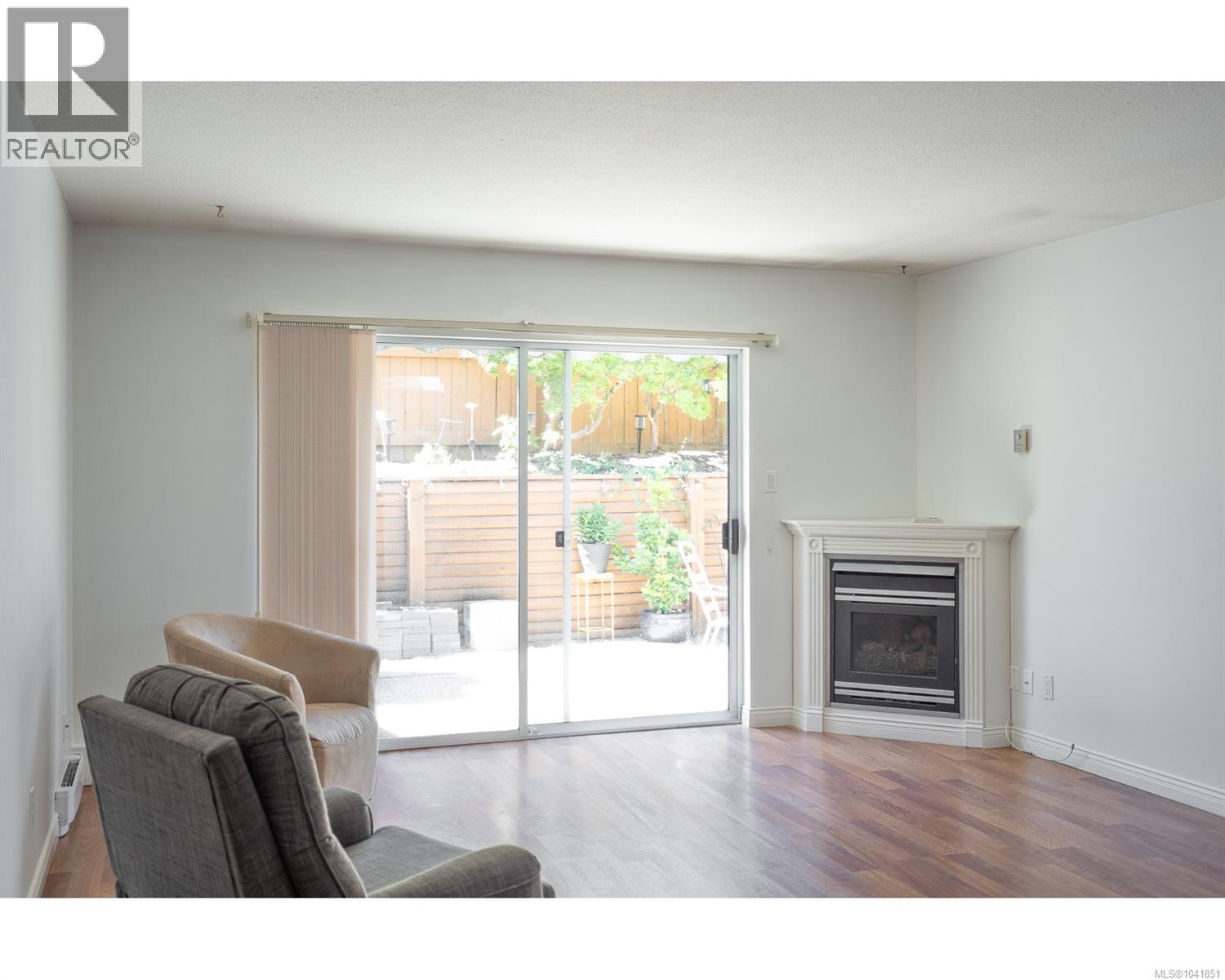 #20 450 Bay Ave - 21