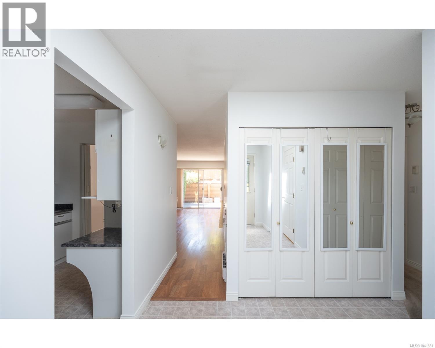 #20 450 Bay Ave - 11