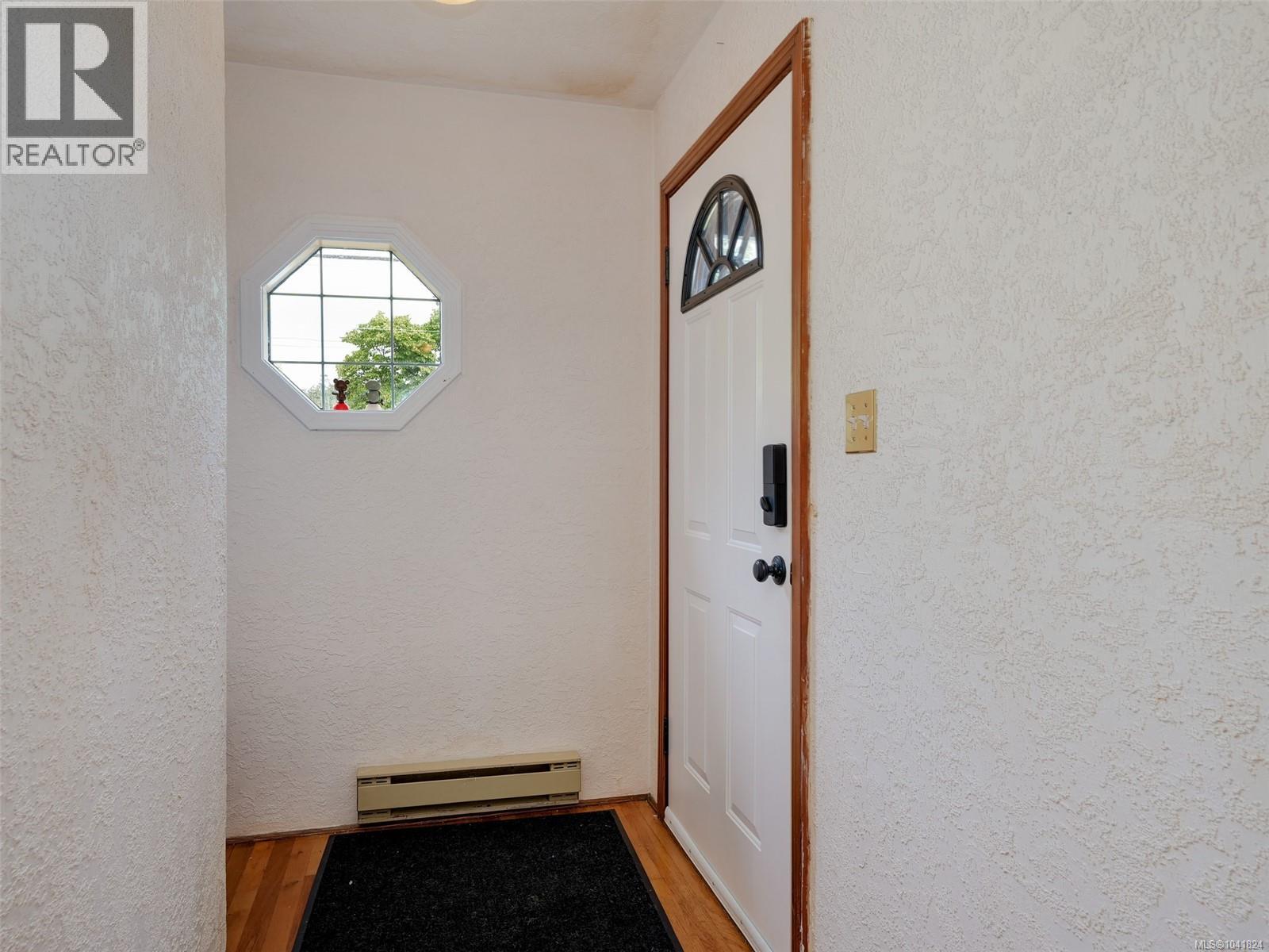1157 Lyall St - 10