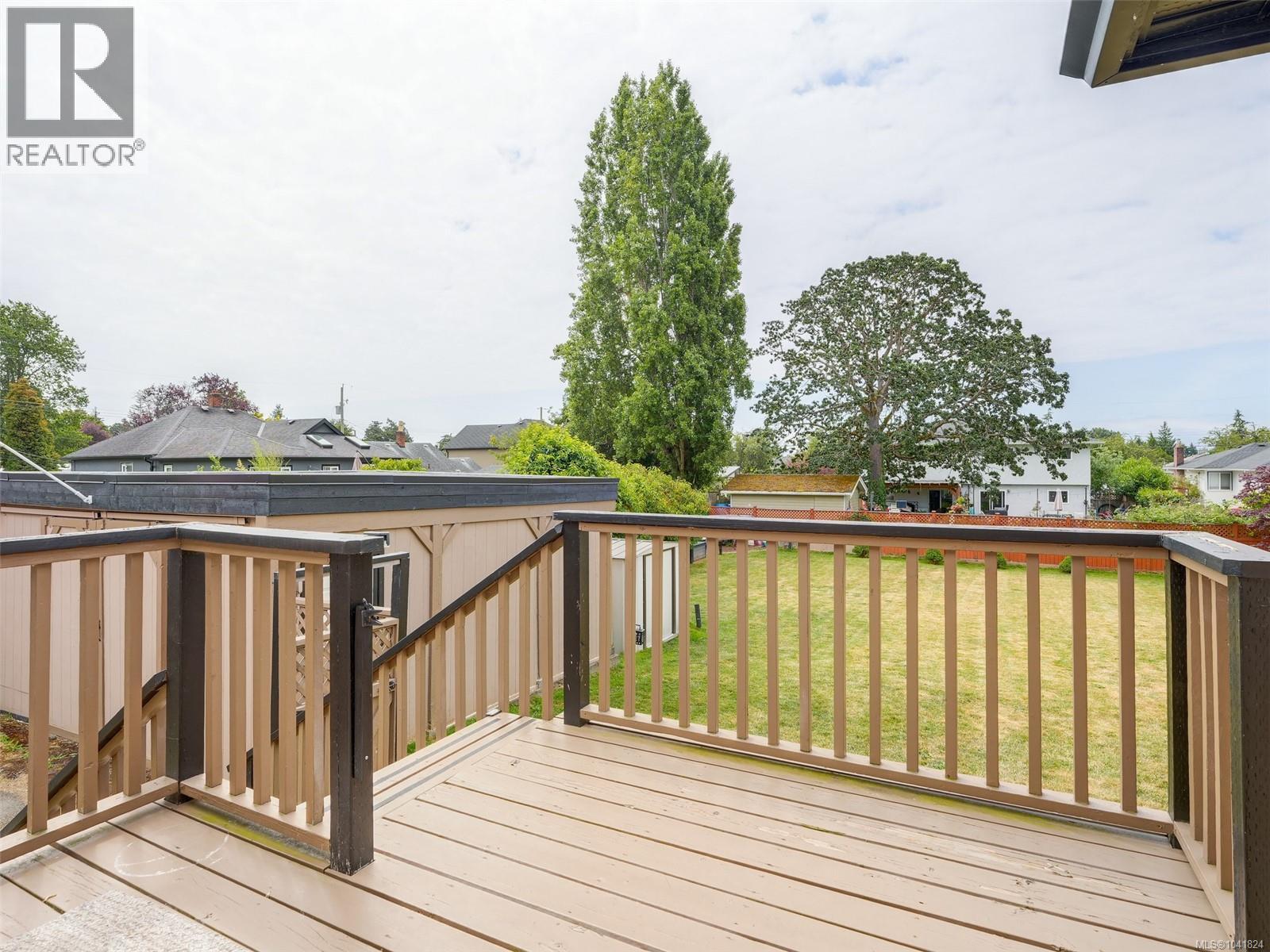 1157 Lyall St - 12