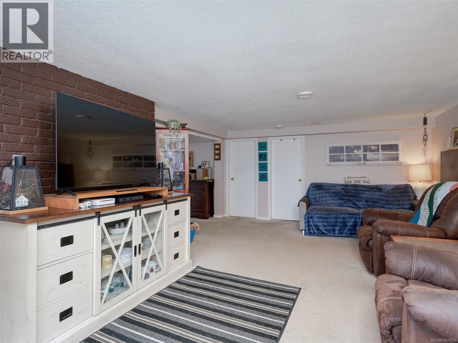 1157 Lyall St - 13