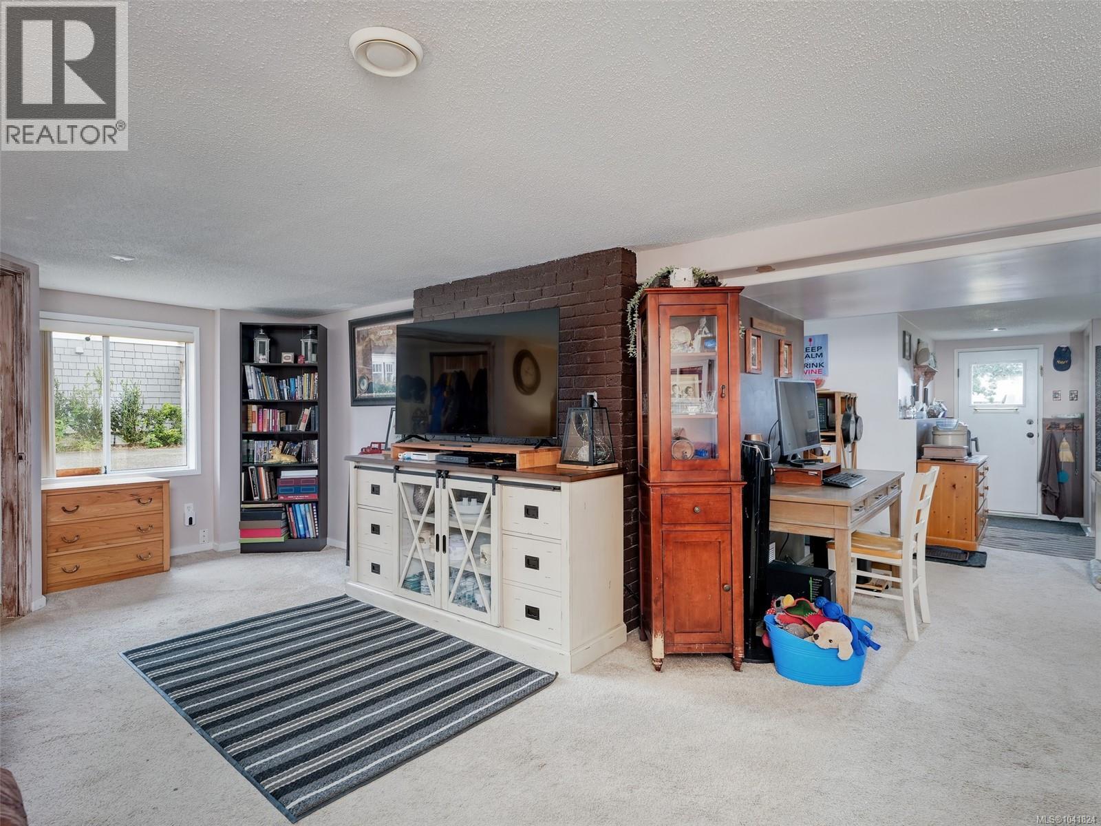 1157 Lyall St - 14