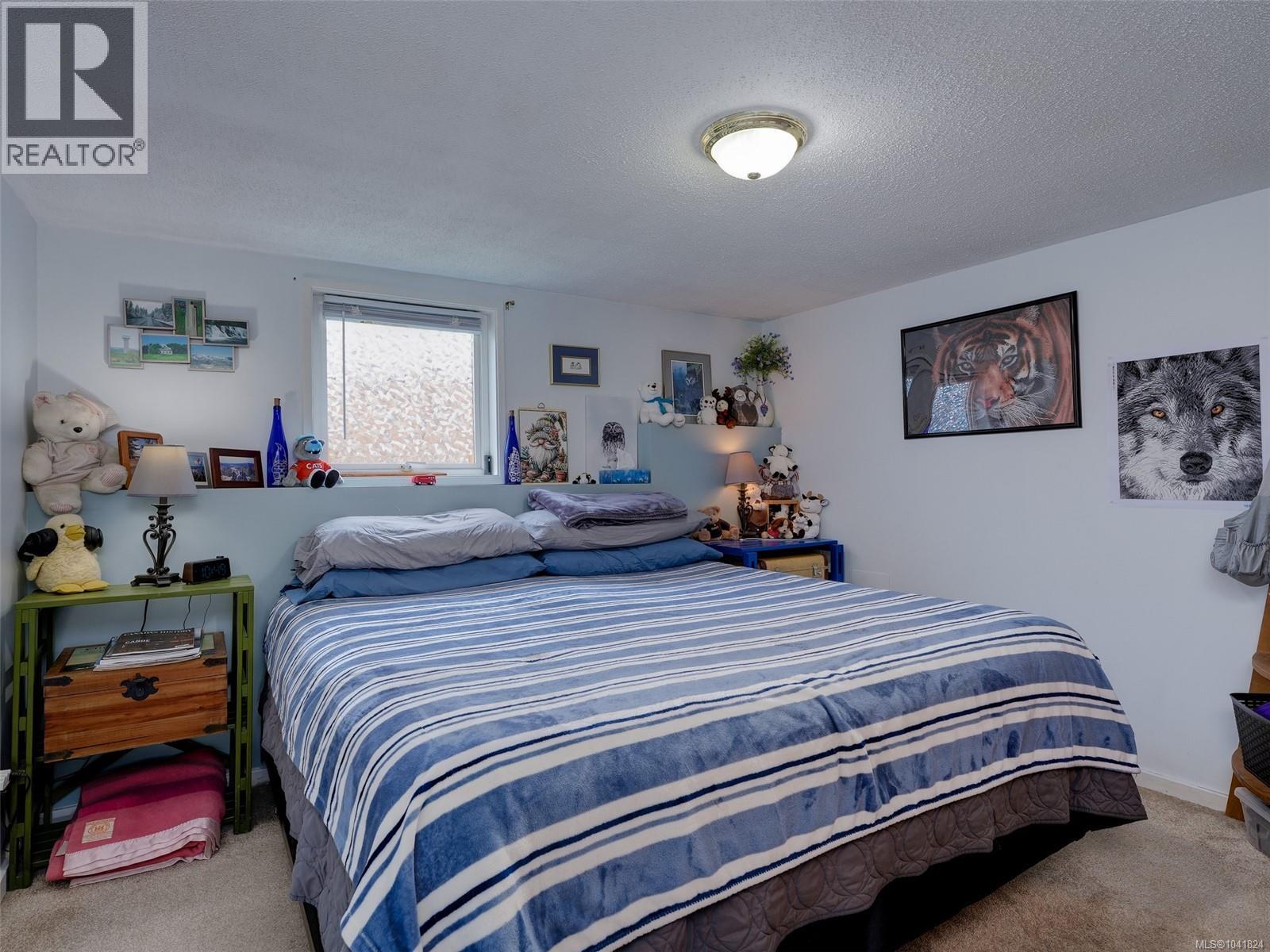 1157 Lyall St - 18