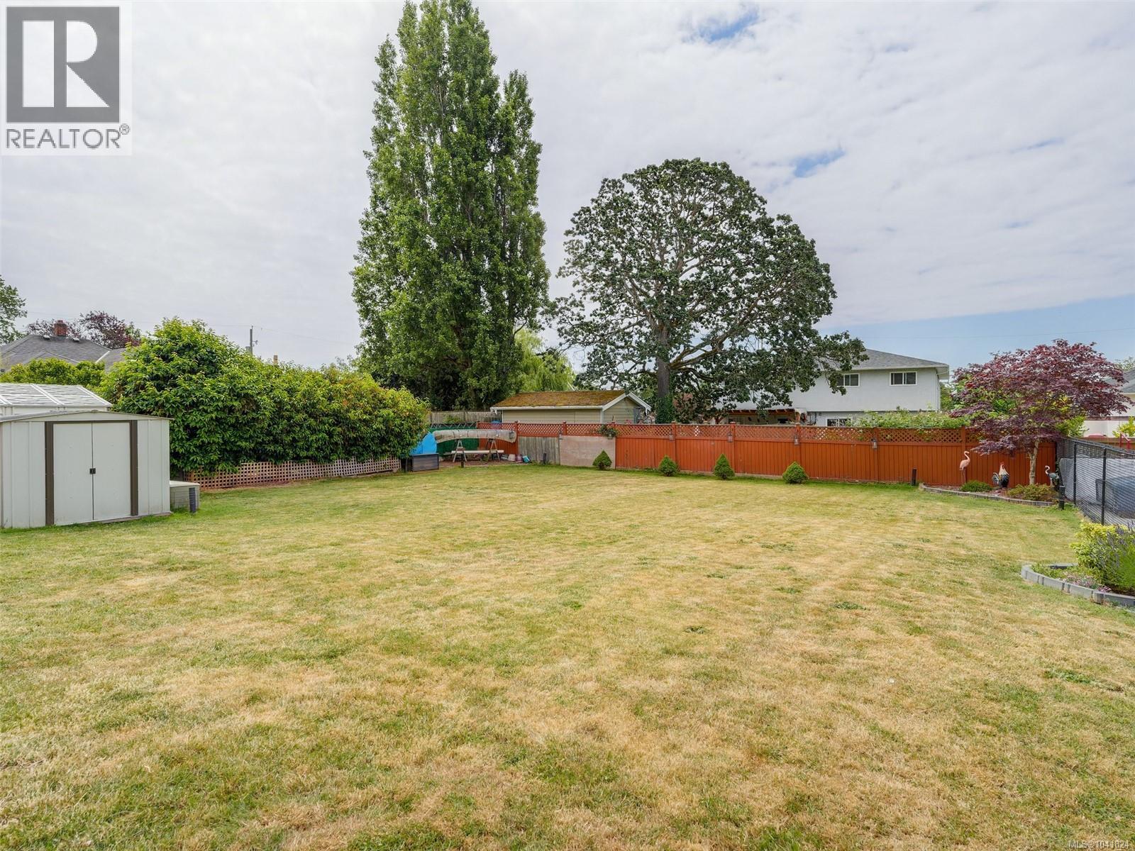 1157 Lyall St - 22