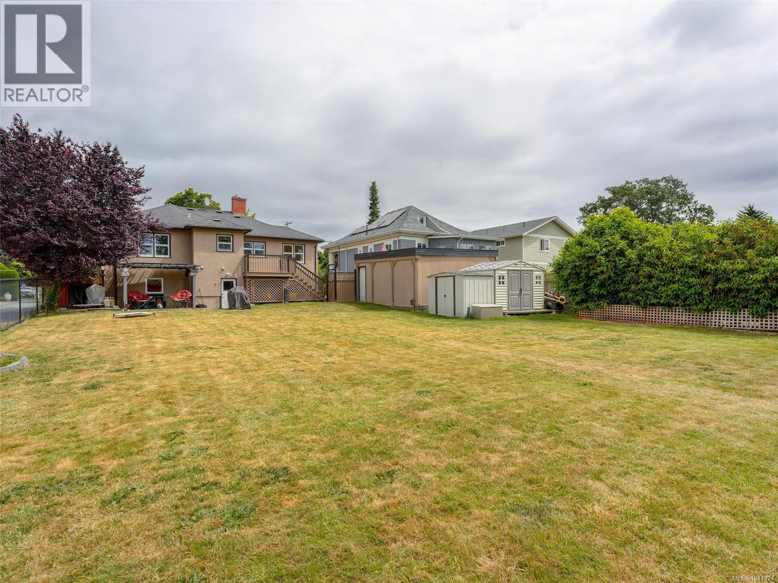 1157 Lyall St - 23