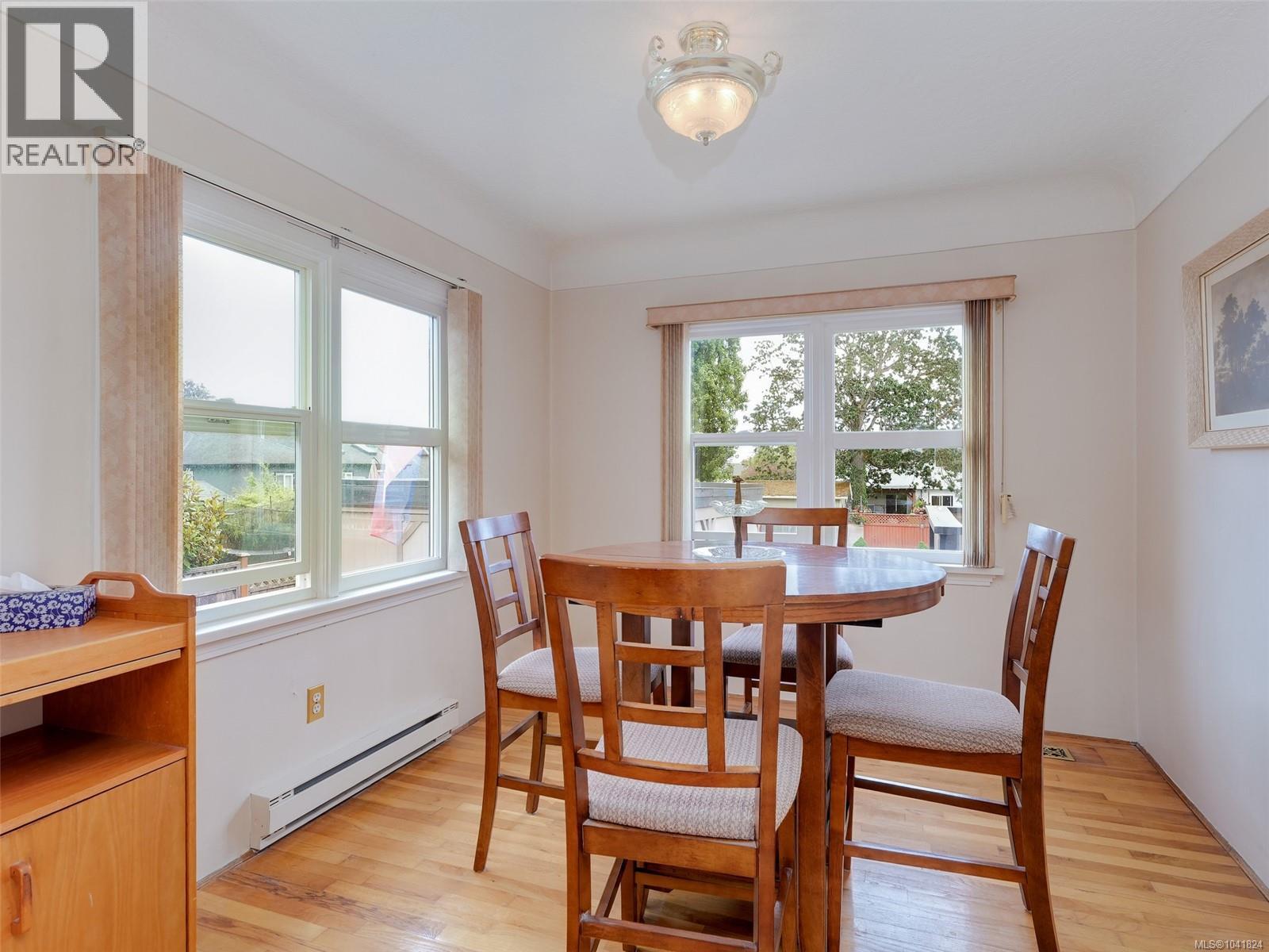 1157 Lyall St - 4