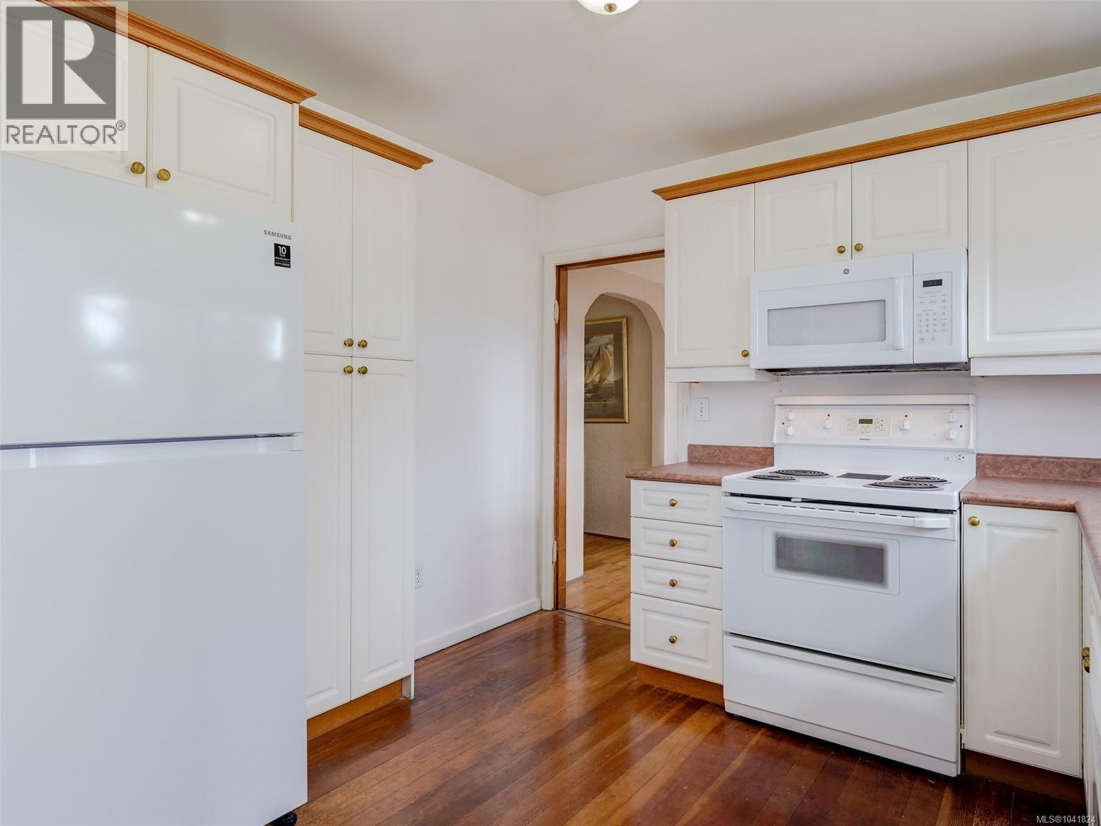 1157 Lyall St - 6