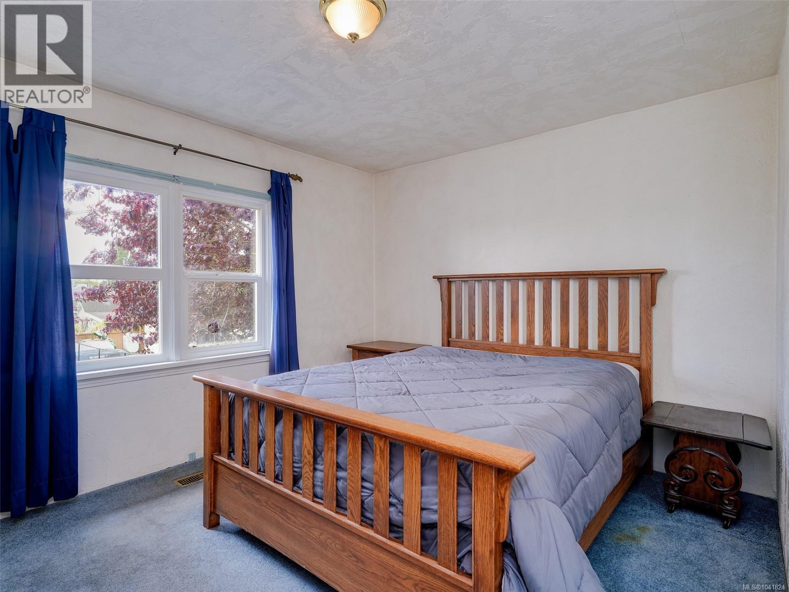 1157 Lyall St - 9