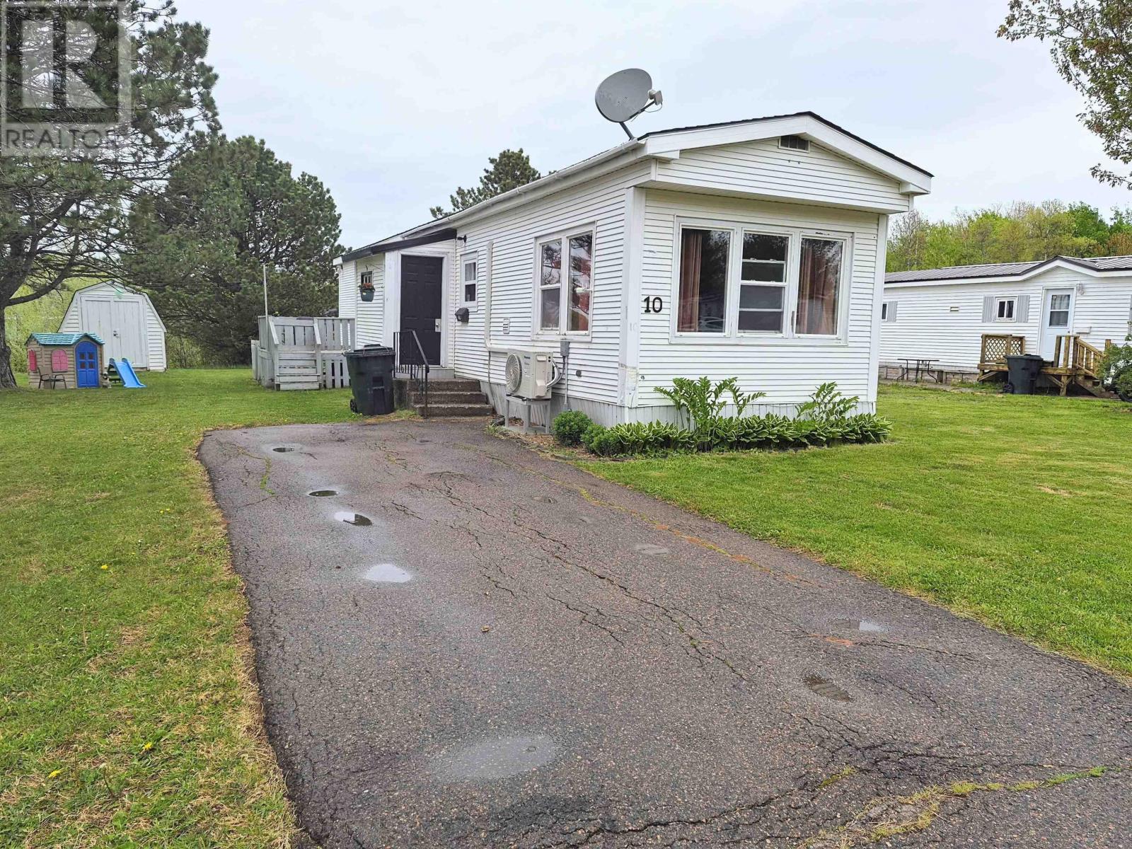 10 Bayview Drive - 1