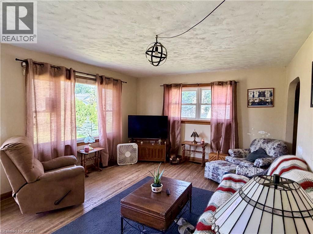 23 ERIE Avenue S - 3