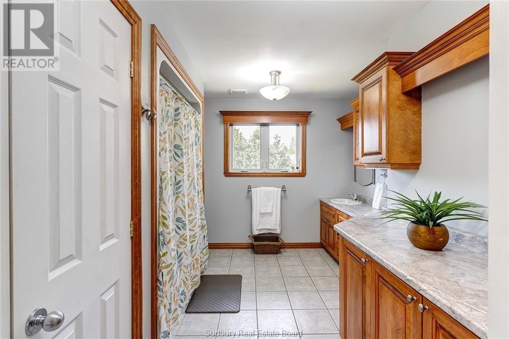 366 Northshore Road - 17