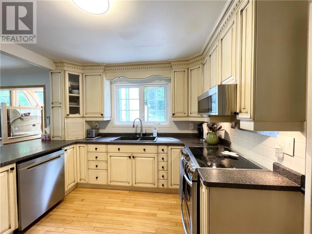 13 Lancaster Drive - 12