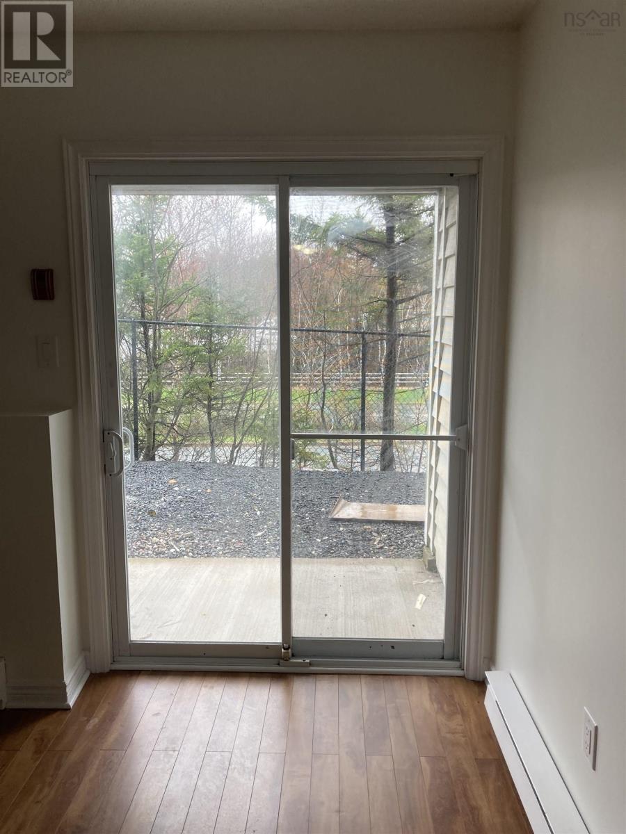 #103 15 Langbrae Drive - 18