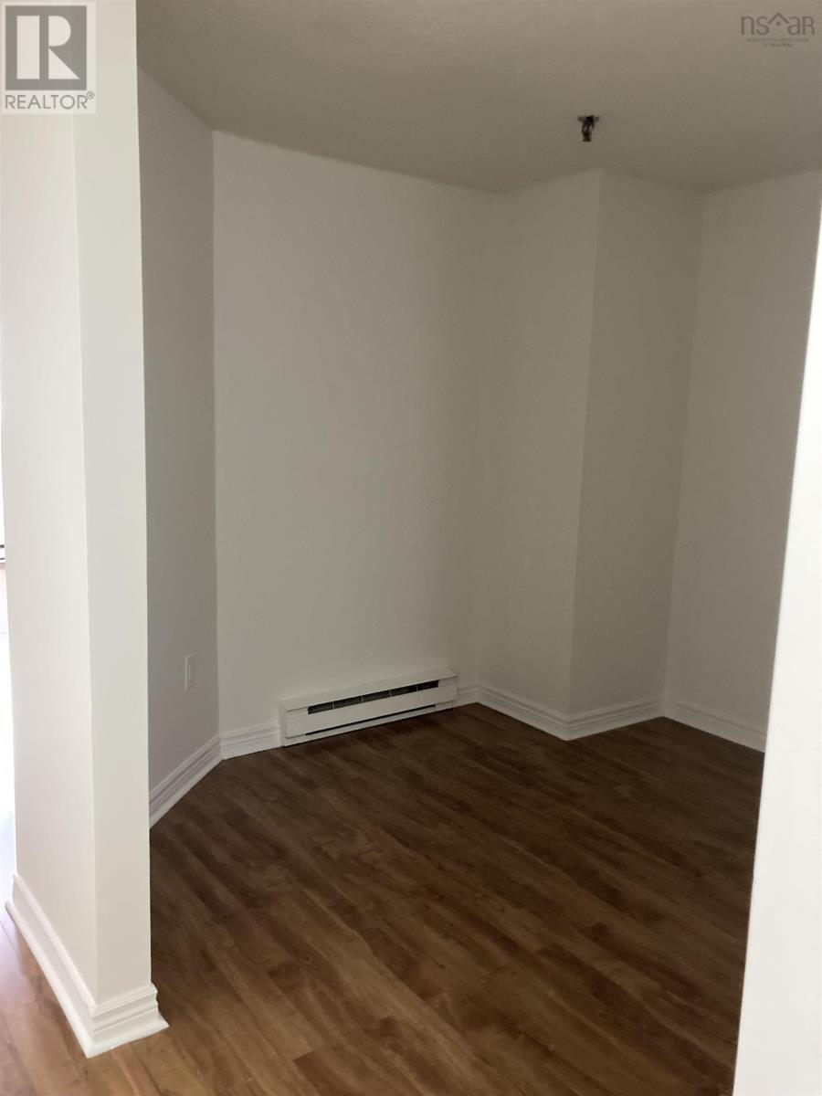 #103 15 Langbrae Drive - 23