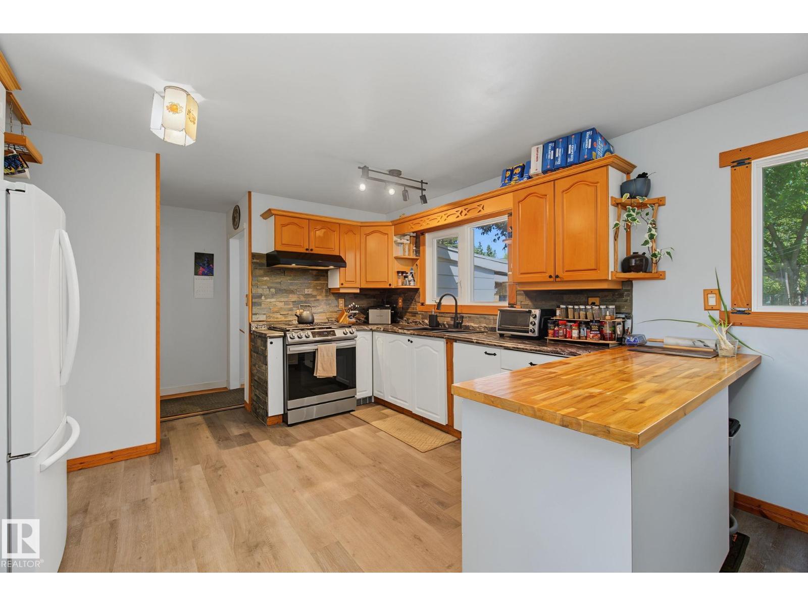 5116 49 AV — photo 11