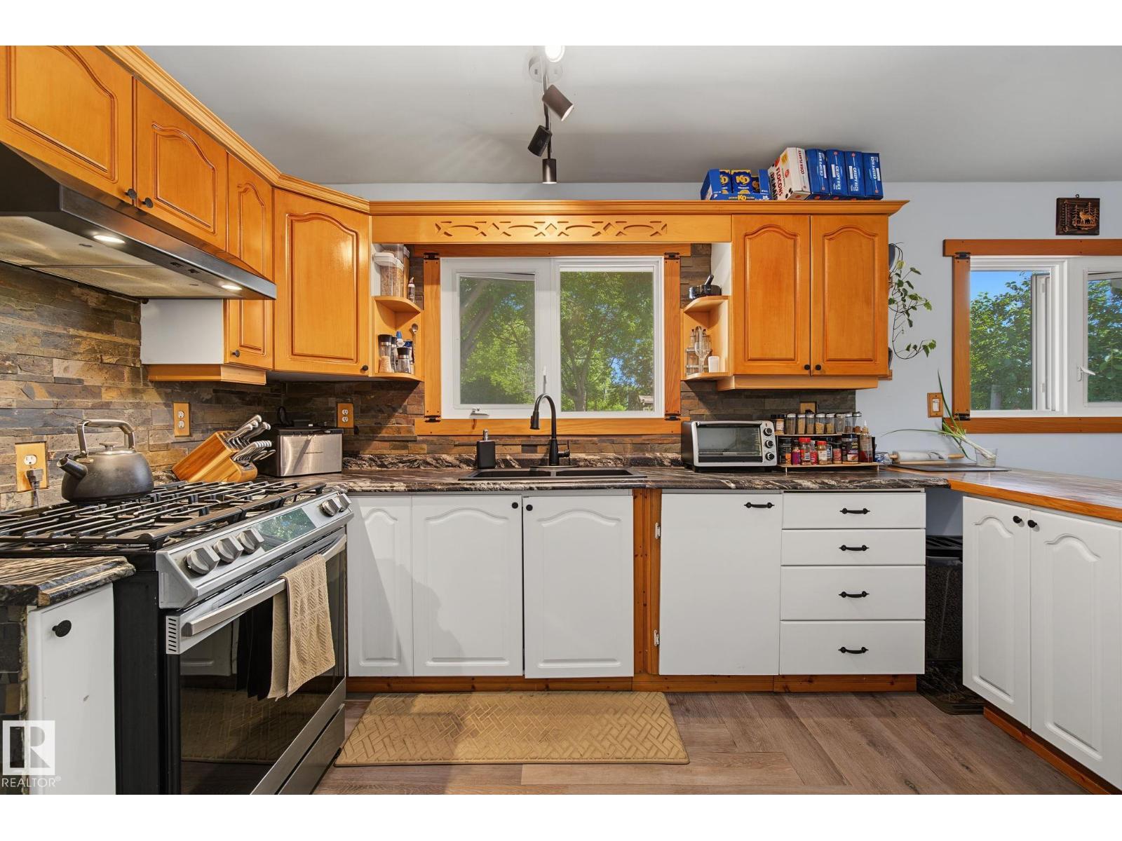 5116 49 AV — photo 12