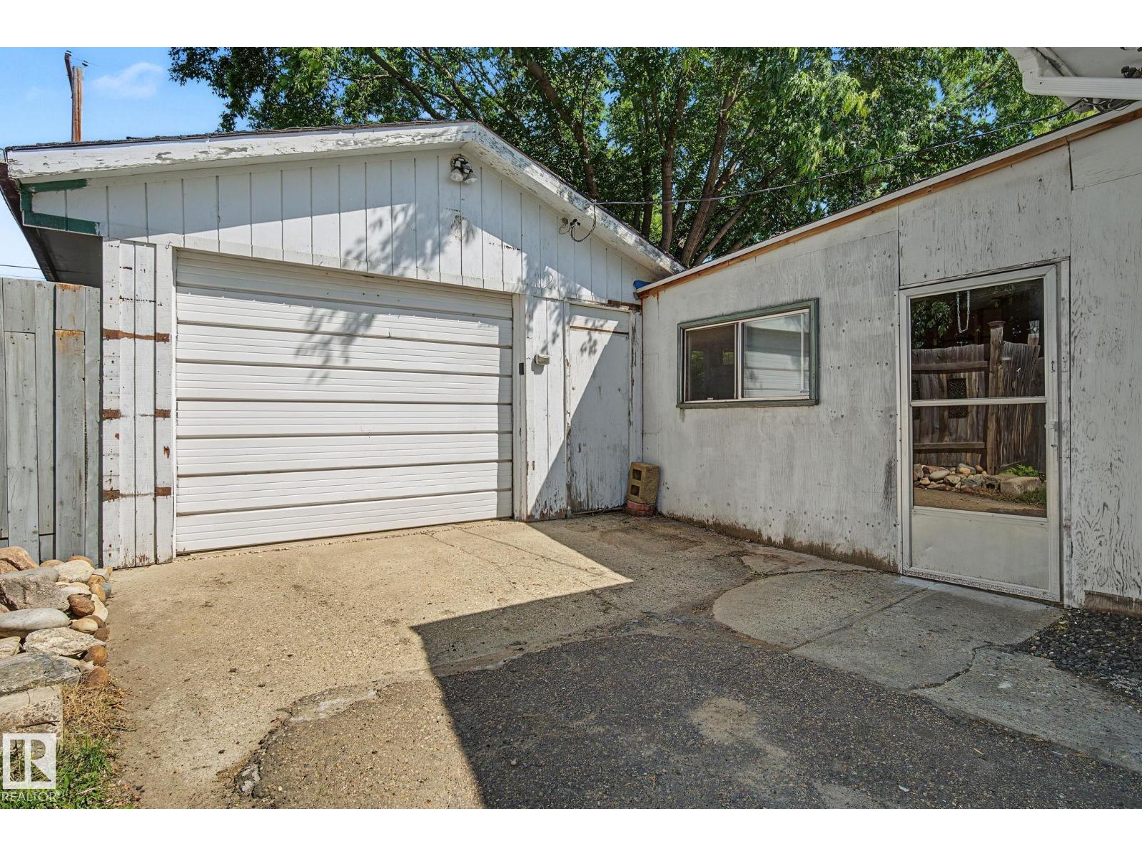 5116 49 AV — photo 45