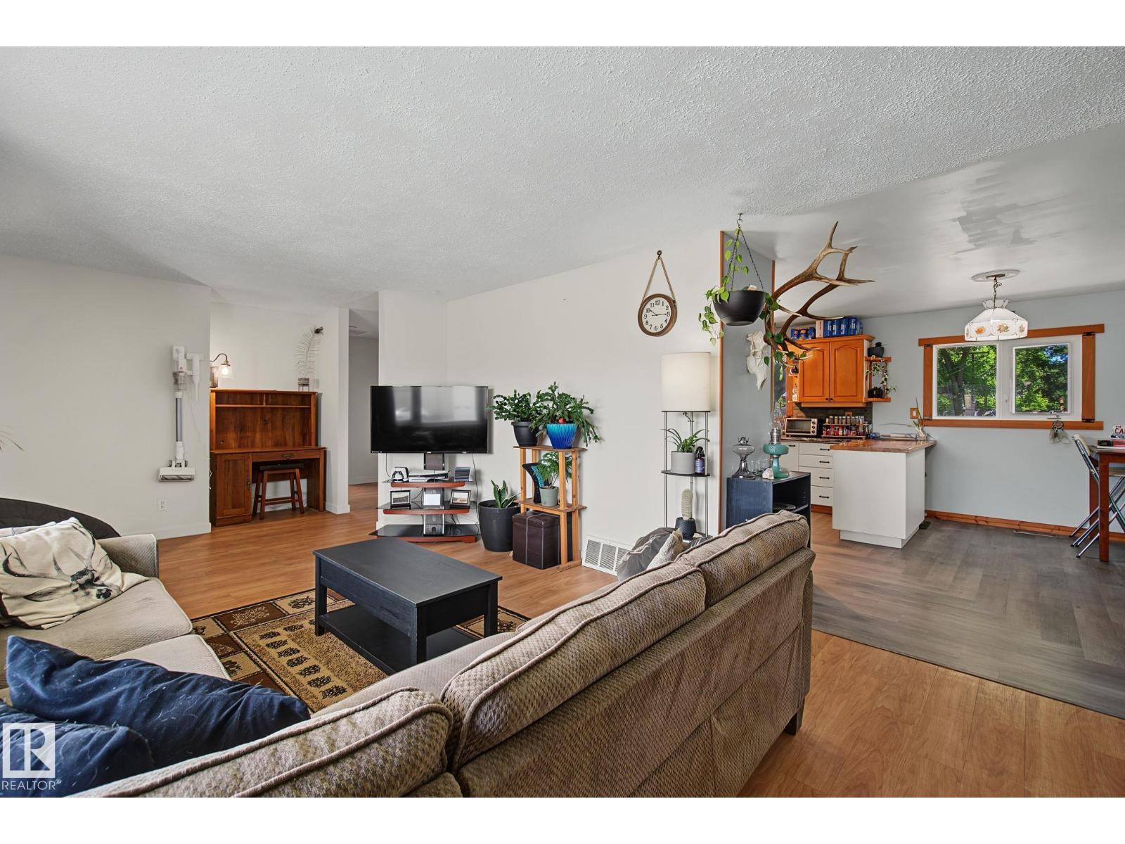 5116 49 AV — photo 7