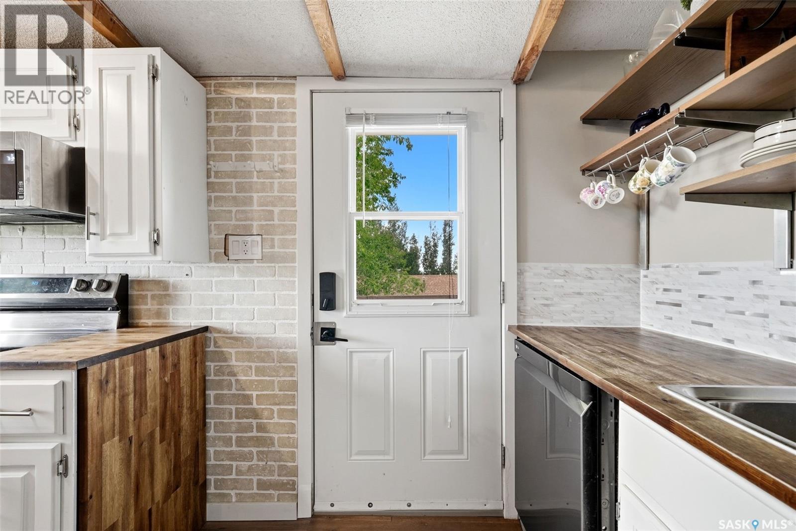 213 Grove AVENUE - 7