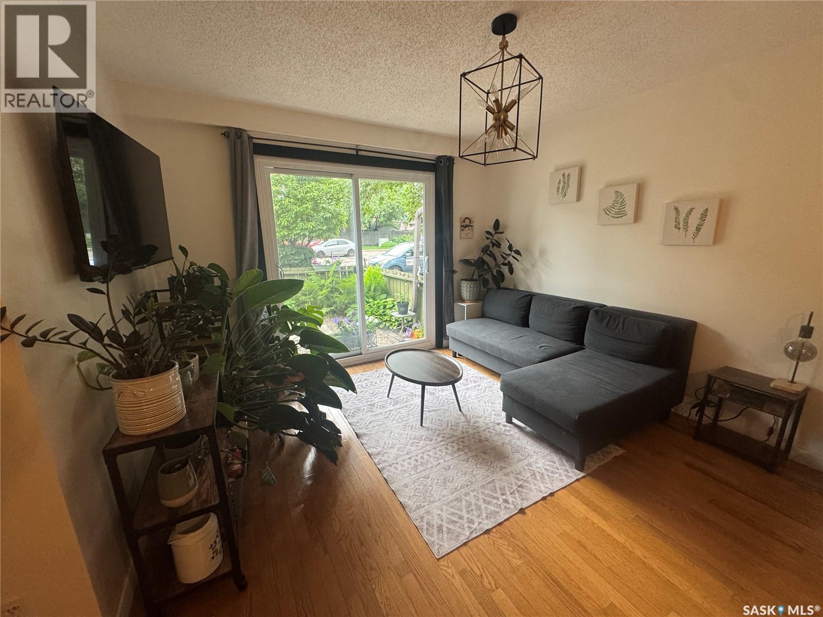 35 215 Primrose DRIVE - photo 4