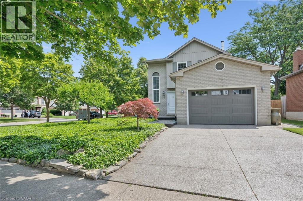 16 MANITOULIN Crescent — photo 1