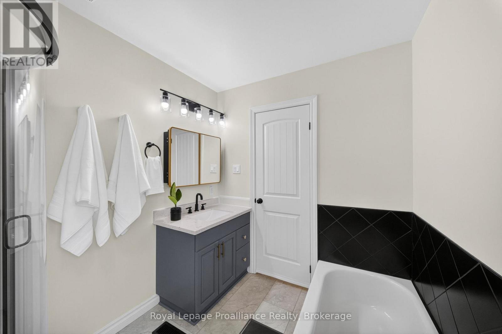 235 EAST HUNGERFORD ROAD - 26