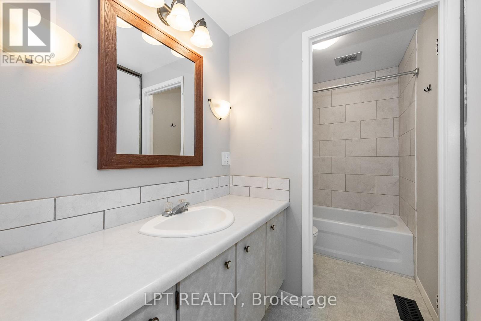 2286 COTTERS CRESCENT - 21