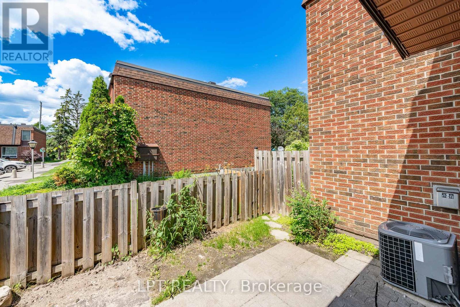 2286 COTTERS CRESCENT - 26