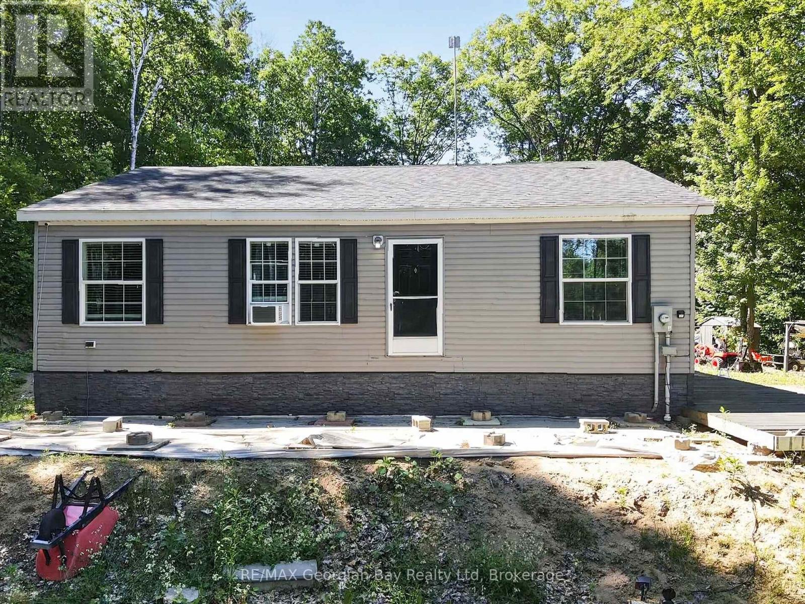 927 VINDIN STREET - 1
