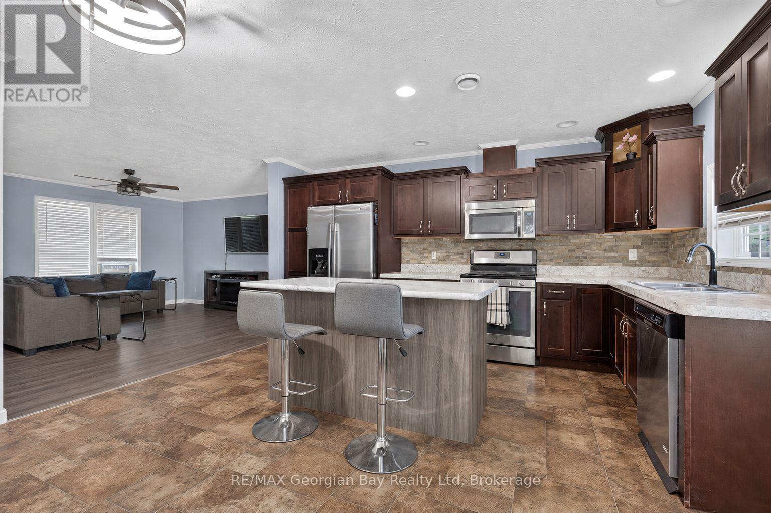 927 VINDIN STREET - 2