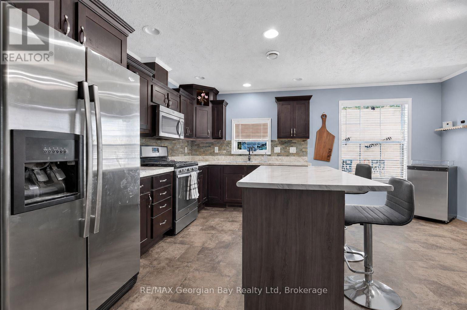 927 VINDIN STREET - 4
