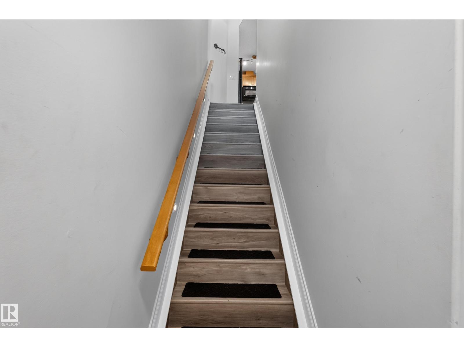 #18 2565 Hanna Cr NW photo 5 — MLS® E4496411