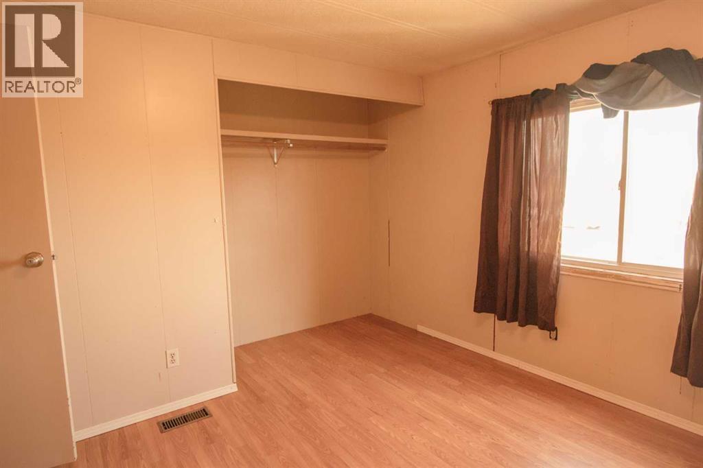 4920 50 Street — photo 13