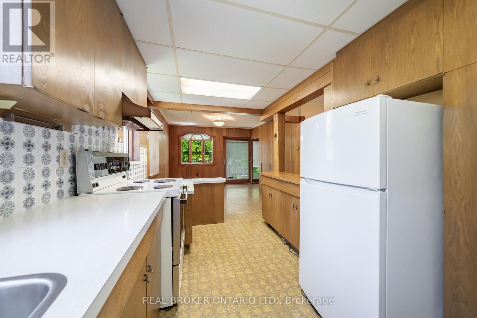 483 MELROSE AVENUE - Image 11