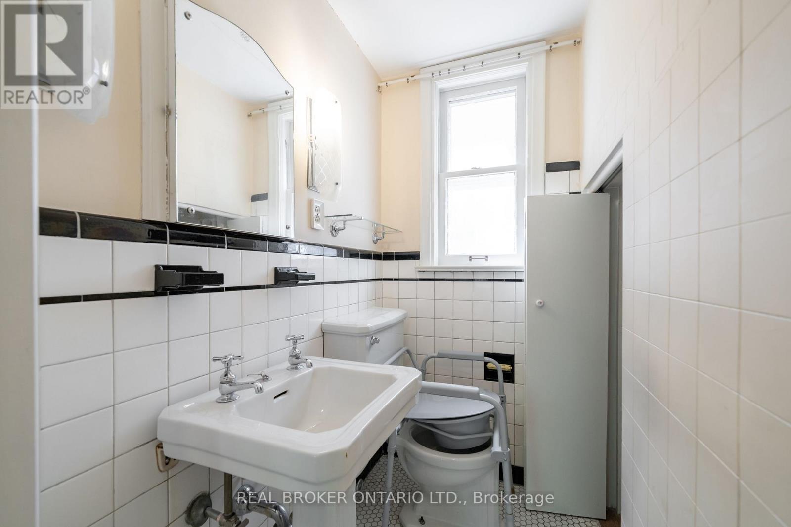 483 MELROSE AVENUE - 15