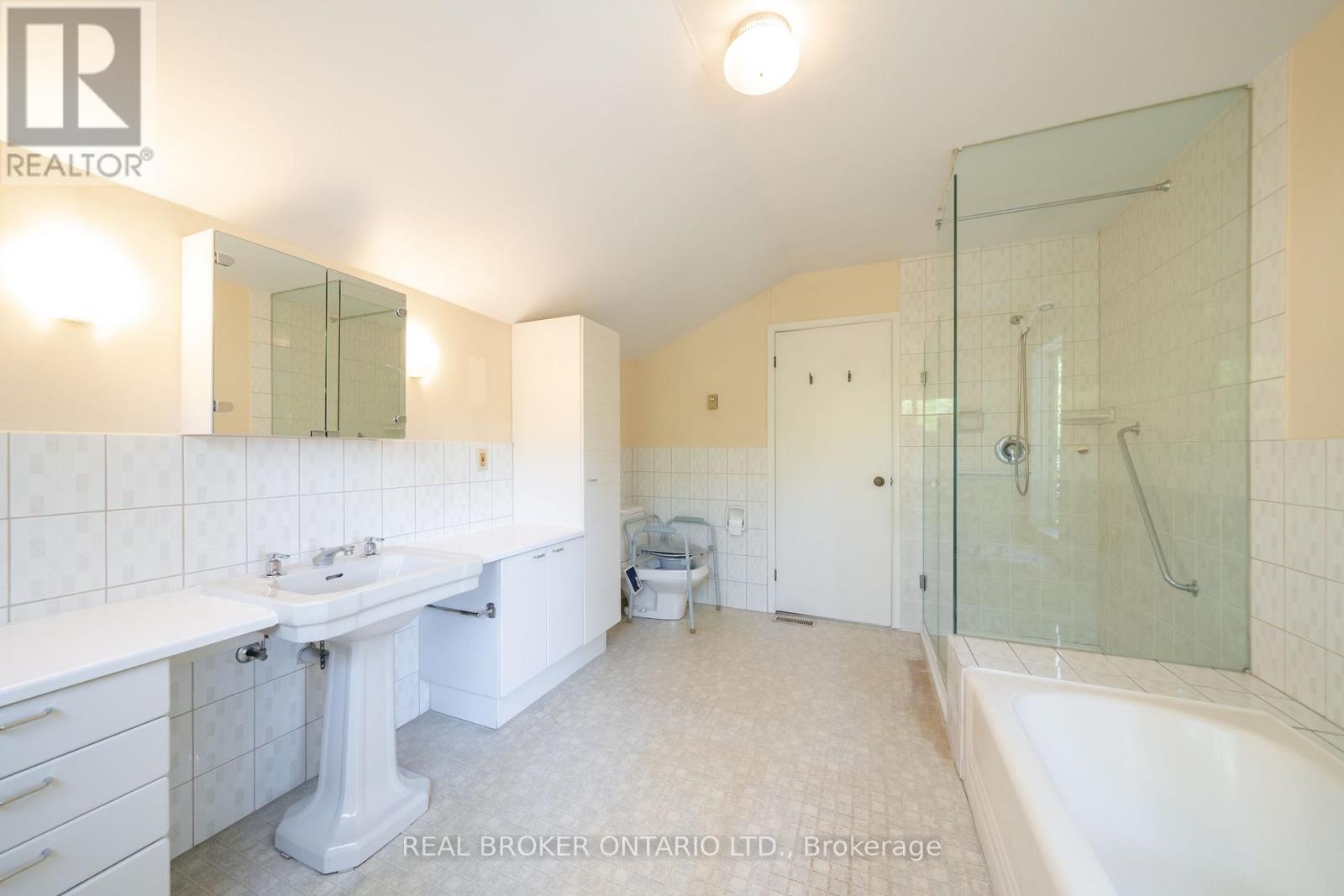 483 MELROSE AVENUE - Image 22