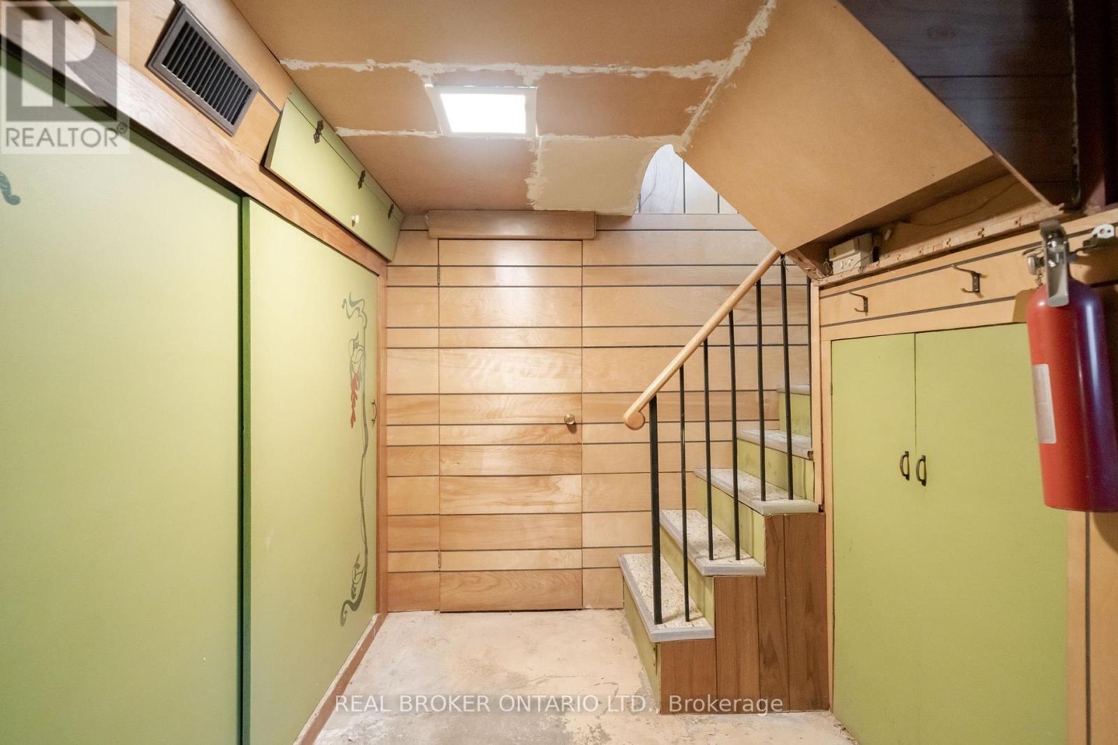 483 MELROSE AVENUE - Image 28
