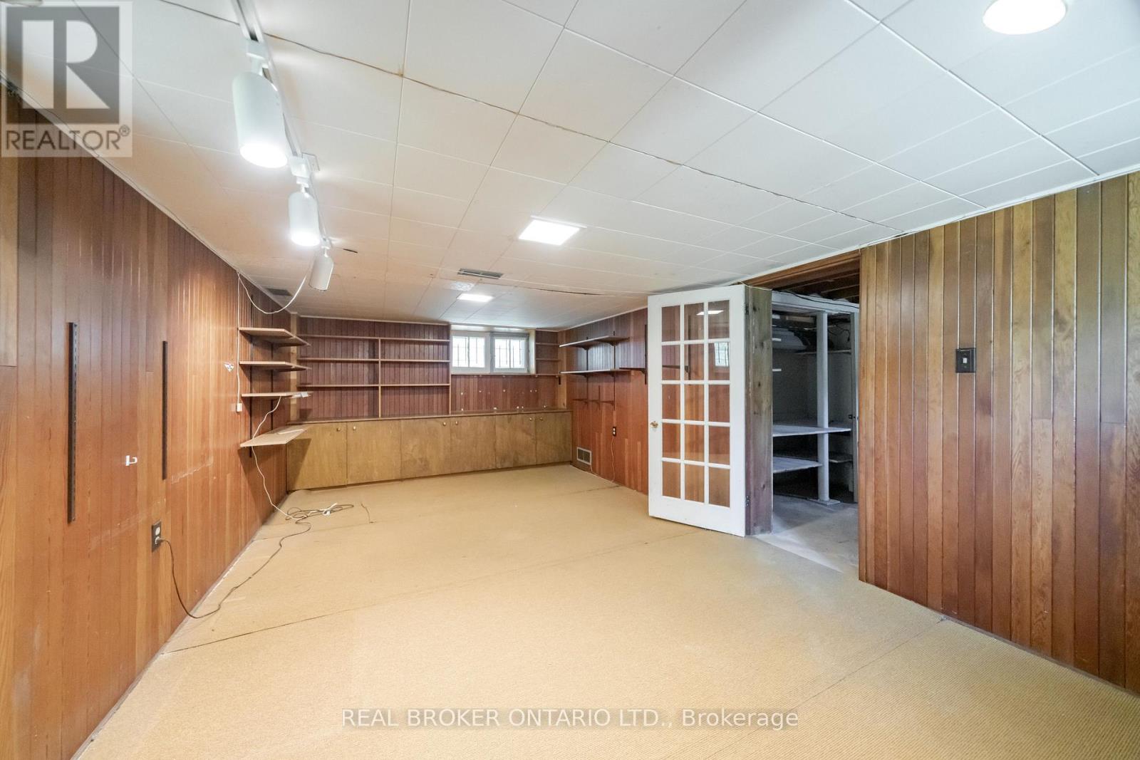483 MELROSE AVENUE - 33